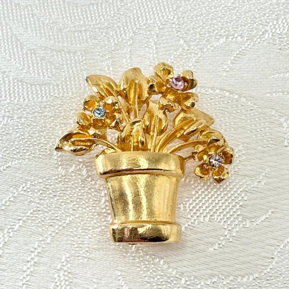 Vintage Gold Tone Potted Floral Flower Brooch Pin With Rhinestones